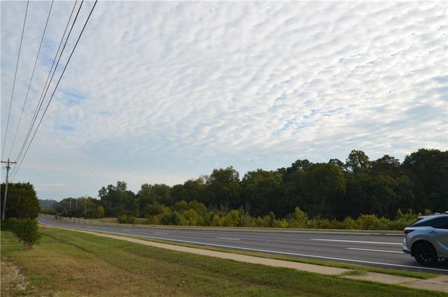 3105 N Old Wire Road, Fayetteville, AR 72703