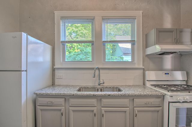 1220 W 41st Avenue, Gary, IN 46408