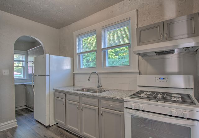 1220 W 41st Avenue, Gary, IN 46408