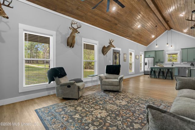 20 Redbird Road, Poplarville, MS 39470