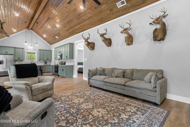 20 Redbird Road, Poplarville, MS 39470