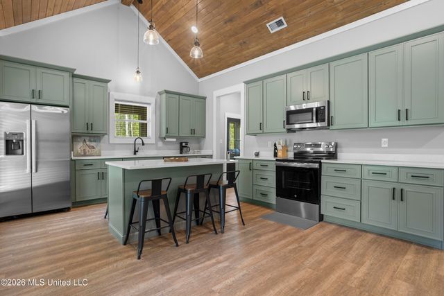 20 Redbird Road, Poplarville, MS 39470