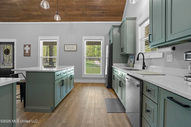 20 Redbird Road, Poplarville, MS 39470