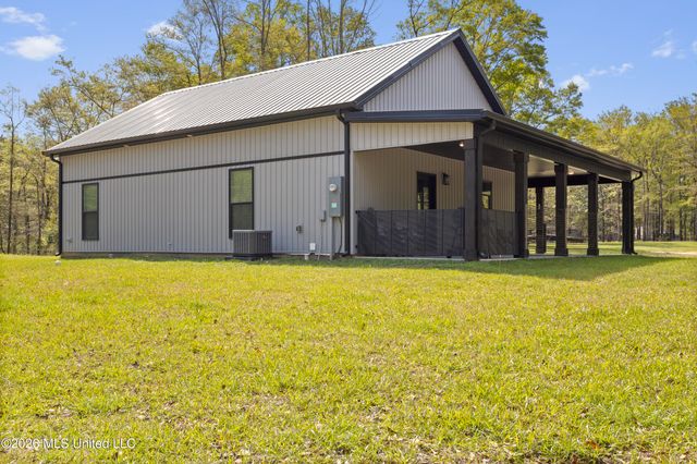 20 Redbird Road, Poplarville, MS 39470