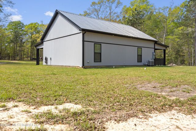 20 Redbird Road, Poplarville, MS 39470
