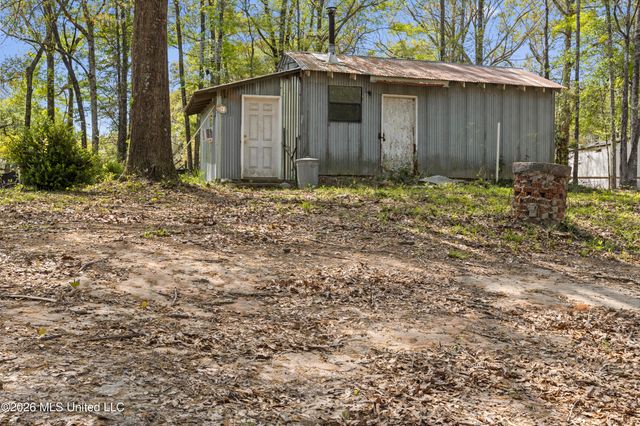 20 Redbird Road, Poplarville, MS 39470