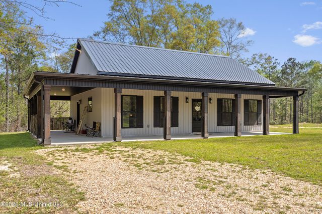 20 Redbird Road, Poplarville, MS 39470