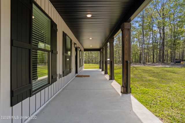 20 Redbird Road, Poplarville, MS 39470