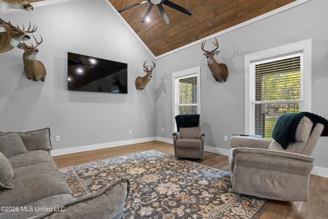 20 Redbird Road, Poplarville, MS 39470