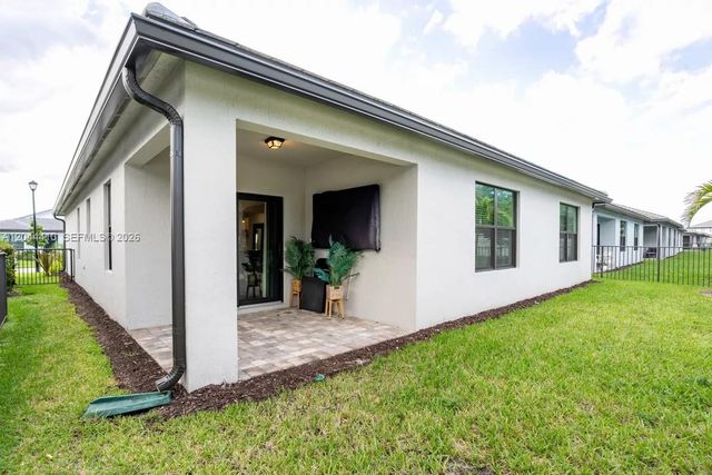 2940 Shortleaf Avenue, Lauderdale Lakes, FL 33311