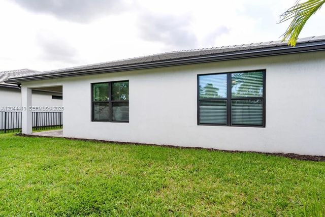 2940 Shortleaf Avenue, Lauderdale Lakes, FL 33311