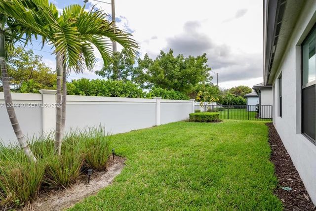 2940 Shortleaf Avenue, Lauderdale Lakes, FL 33311