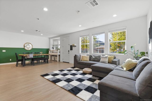 8686 Tobago Lane, Santee, CA 92071