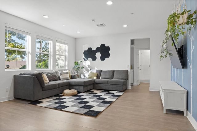 8686 Tobago Lane, Santee, CA 92071