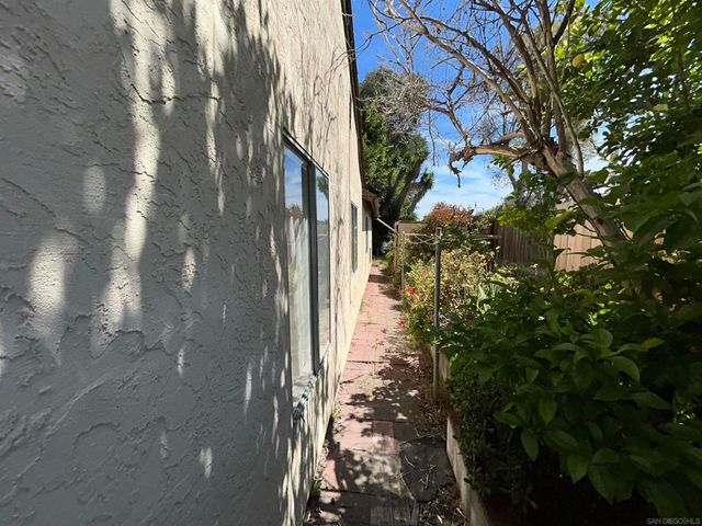 3164 Carr Dr, Oceanside, CA 92056