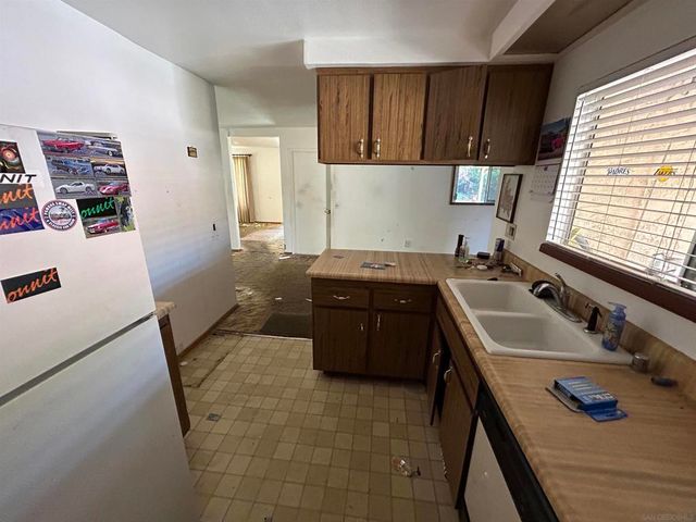 3164 Carr Dr, Oceanside, CA 92056