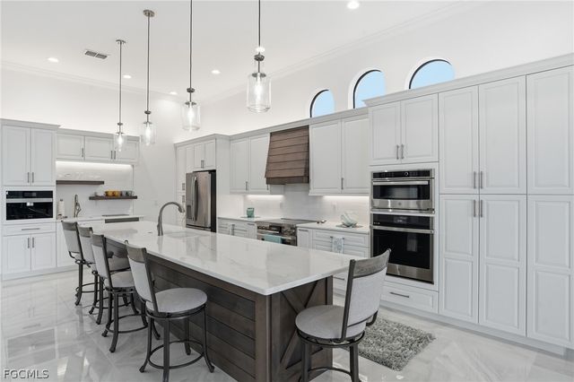 1929 Palaco Grande PKWY, Cape Coral, FL 33904