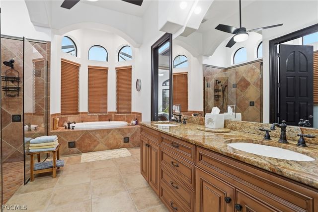 1929 Palaco Grande PKWY, Cape Coral, FL 33904