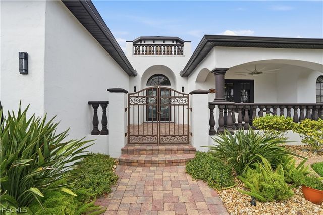 1929 Palaco Grande PKWY, Cape Coral, FL 33904