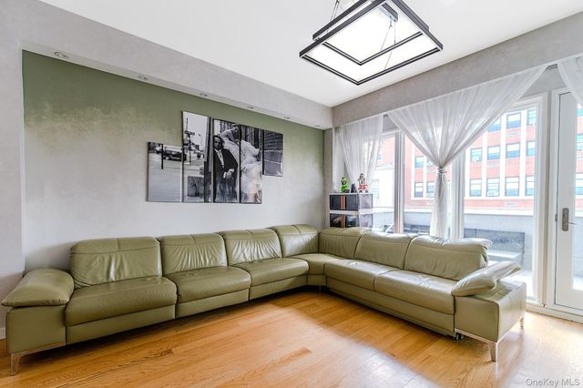 37 W End Avenue 2B, Brooklyn, NY 11235