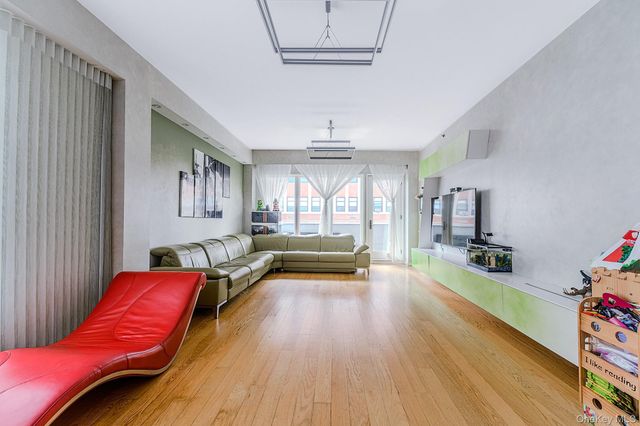 37 W End Avenue 2B, Brooklyn, NY 11235