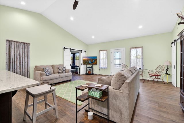 944 Lakepoint Drive, Albany, KY 42602