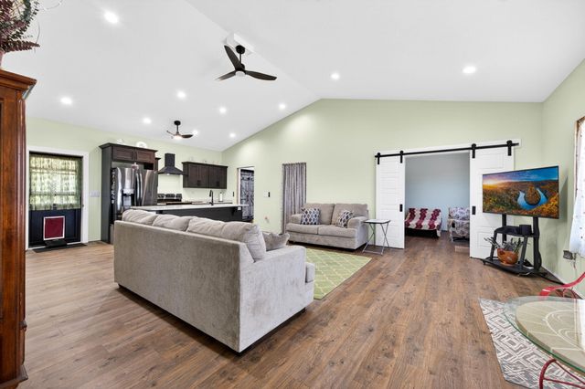 944 Lakepoint Drive, Albany, KY 42602