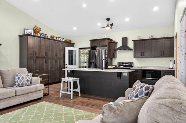 944 Lakepoint Drive, Albany, KY 42602