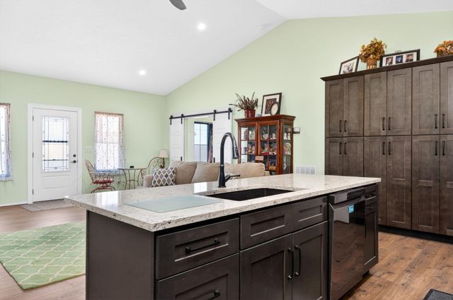 944 Lakepoint Drive, Albany, KY 42602
