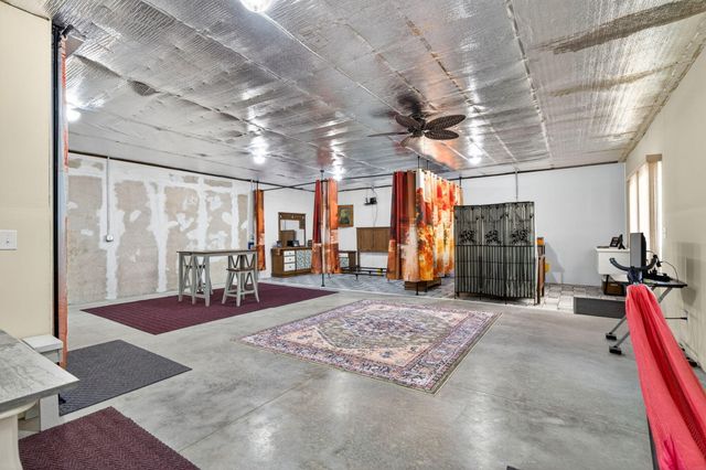 944 Lakepoint Drive, Albany, KY 42602
