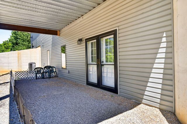 944 Lakepoint Drive, Albany, KY 42602