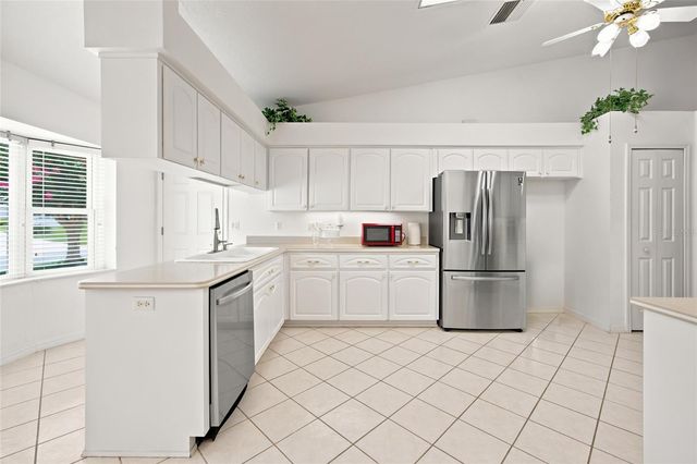 27202 RACQUET CIRCLE, Leesburg, FL 34748
