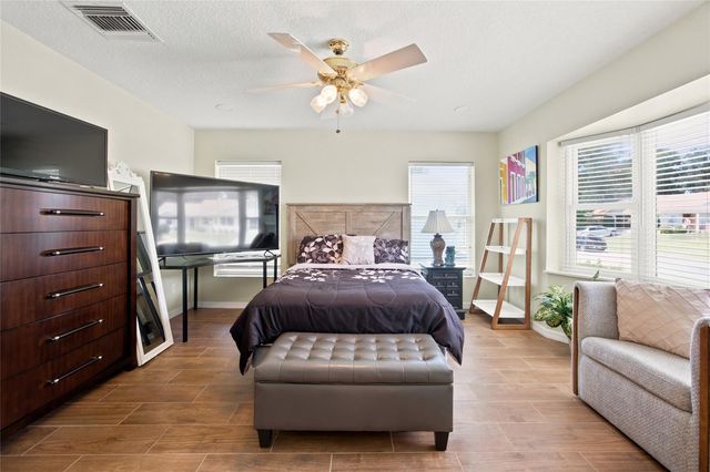 27202 RACQUET CIRCLE, Leesburg, FL 34748