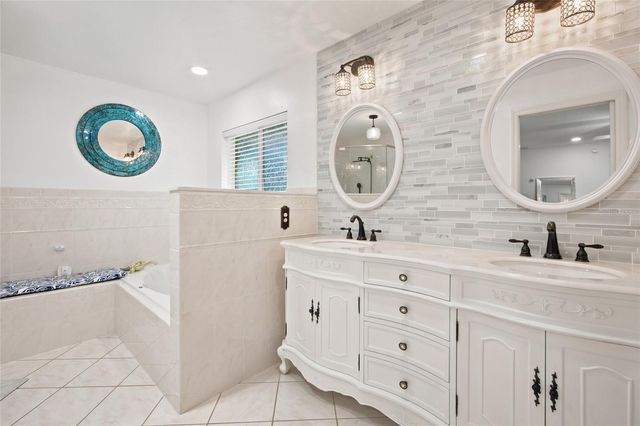 27202 RACQUET CIRCLE, Leesburg, FL 34748
