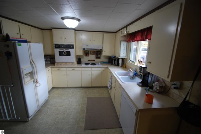 1854 Grouse Lane, St Helen, MI 48656