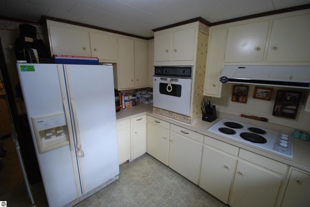 1854 Grouse Lane, St Helen, MI 48656