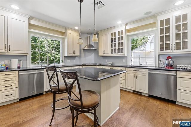 245 Carlton Terrace, Teaneck, NJ 07666