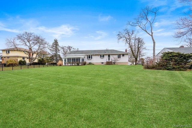 848 Hampshire Road, Bay Shore, NY 11706