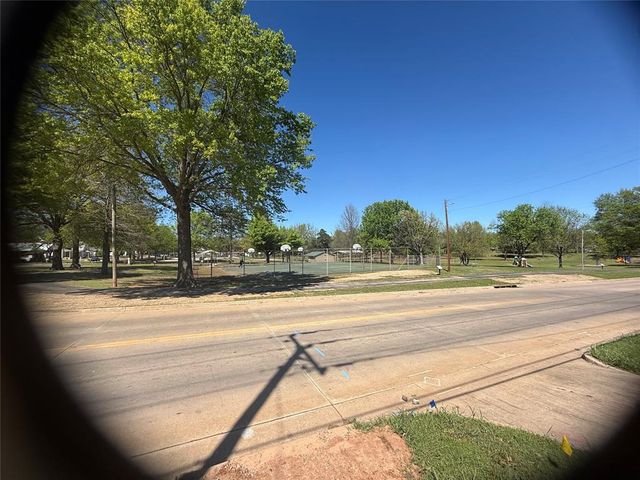 1401 E Main Street, Shawnee, OK 74801