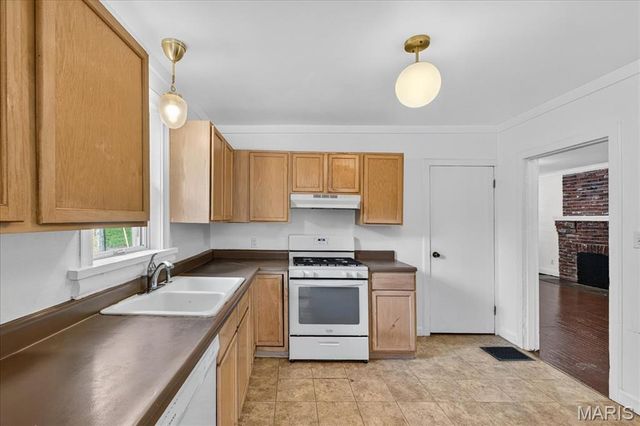 2528 Leslie Avenue, Overland, MO 63114