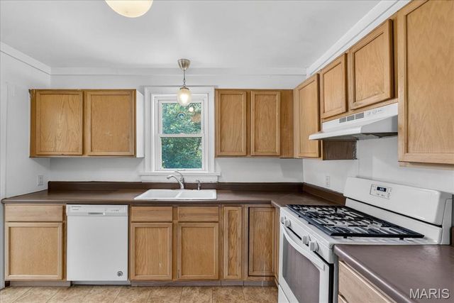 2528 Leslie Avenue, Overland, MO 63114