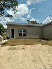 324 Ridgerock Dr # 2, Canyon Lake, TX 78133