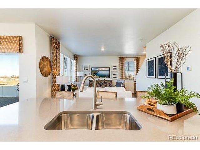 942 Tallus St, Lochbuie, CO 80603