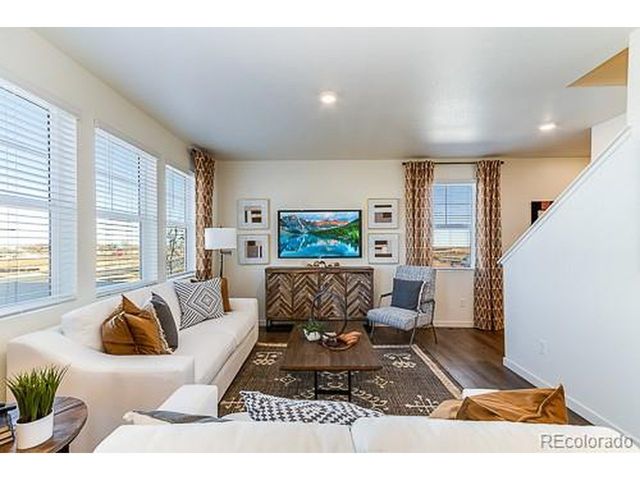 942 Tallus St, Lochbuie, CO 80603