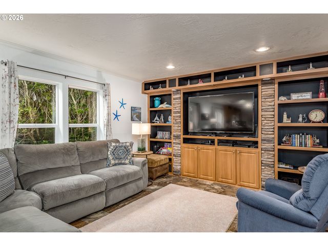 4567 FOULWEATHER St, Florence, OR 97439