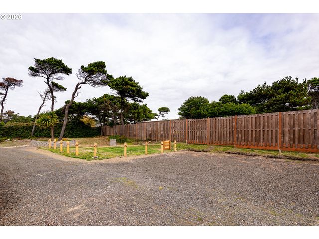 4567 FOULWEATHER St, Florence, OR 97439