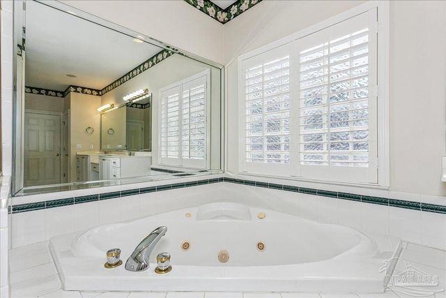 5029 High Pointe Dr, Pensacola, FL 32505