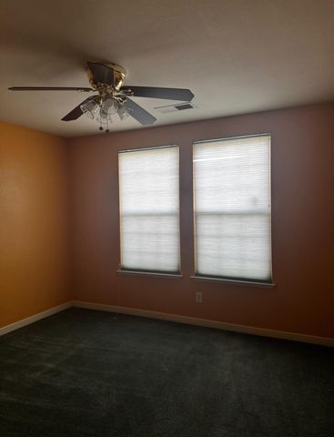 876 Royal Drive, Madera, CA 93637
