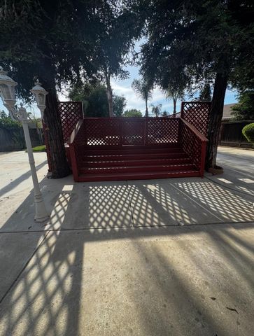 876 Royal Drive, Madera, CA 93637