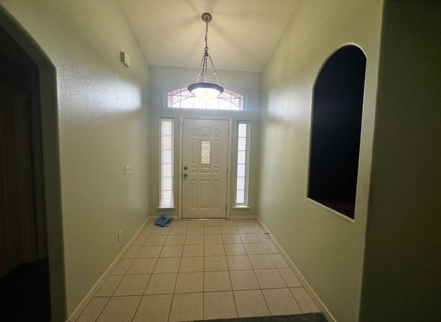 876 Royal Drive, Madera, CA 93637